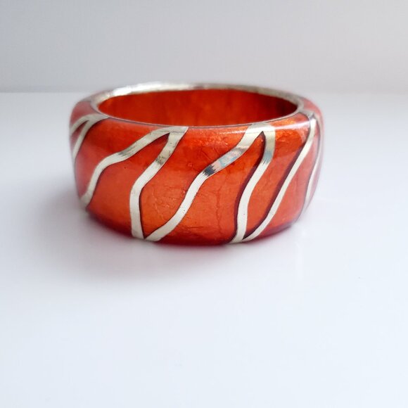 Vintage Lucite Plastic Wide Bangle Bracelet Faux Silver Overlay Chunky Bangle 8" - Picture 2 of 5